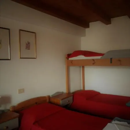 奥斯特罗欧罗巴旅舍 旅馆 *