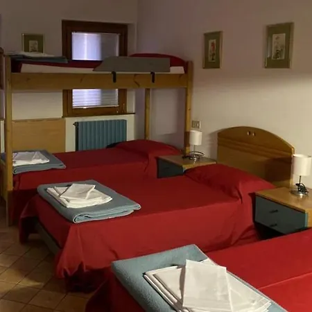 旅馆 奥斯特罗欧罗巴旅舍 *