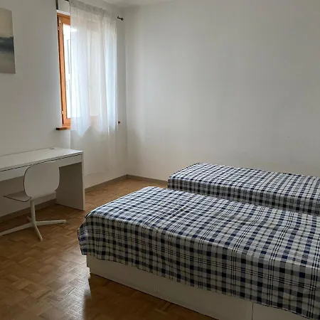 奥斯特罗欧罗巴旅舍 *