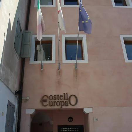 奥斯特罗欧罗巴旅舍 旅馆 *